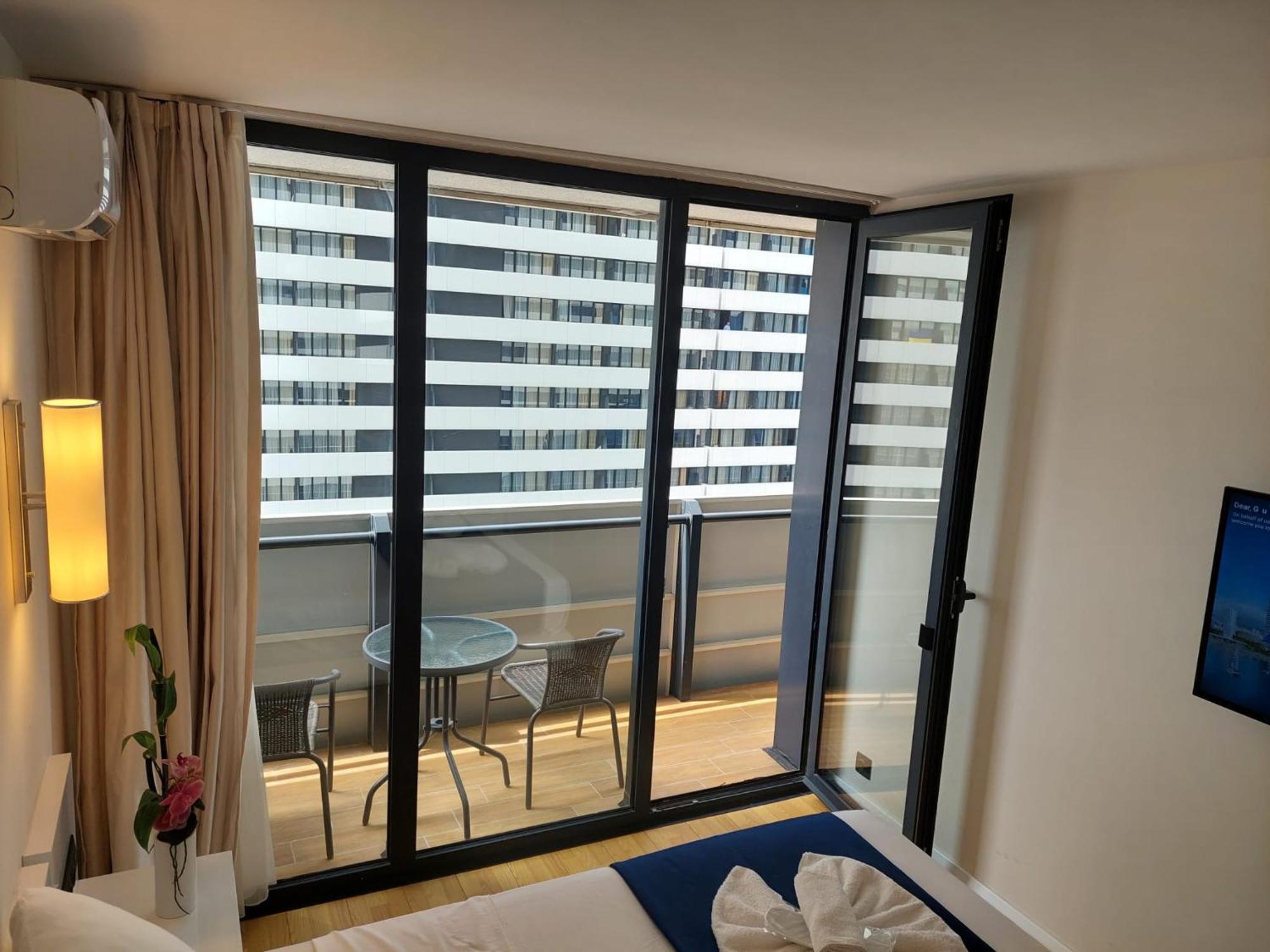 Holiday Point Orbi City Батуми Екстериор снимка