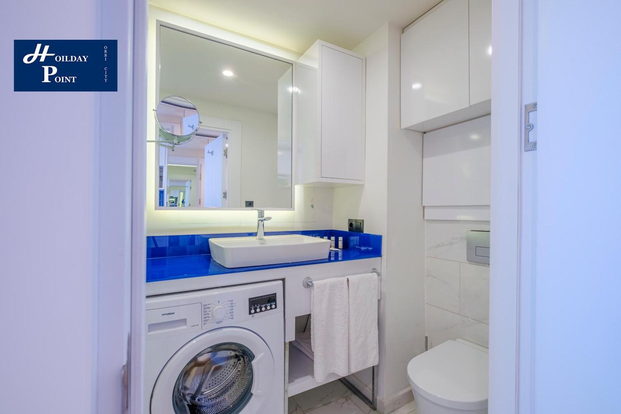 Holiday Point Orbi City Батуми Екстериор снимка