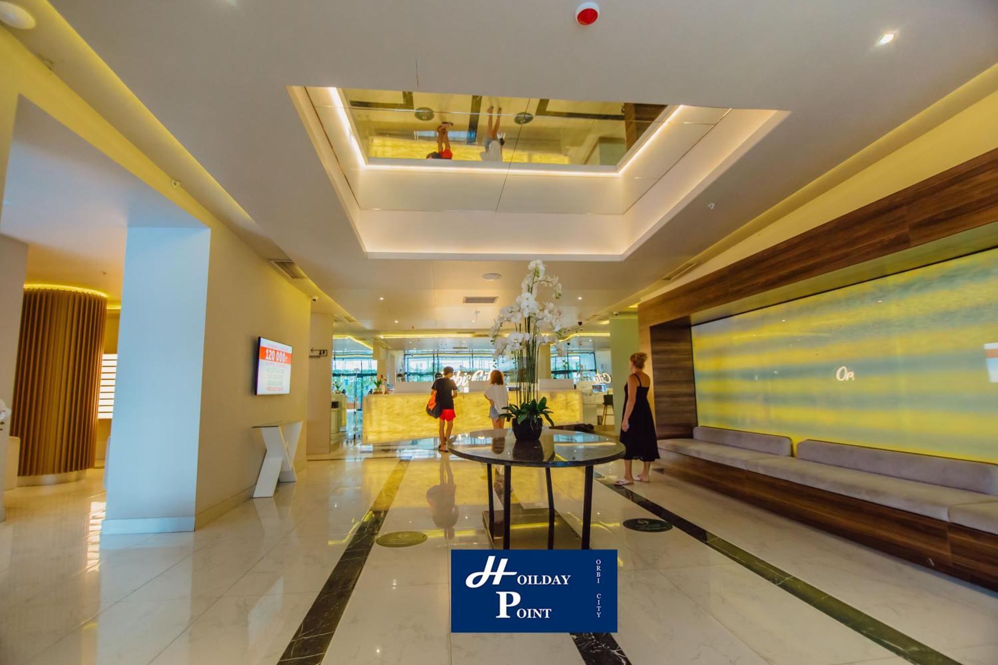 Holiday Point Orbi City Батуми Екстериор снимка
