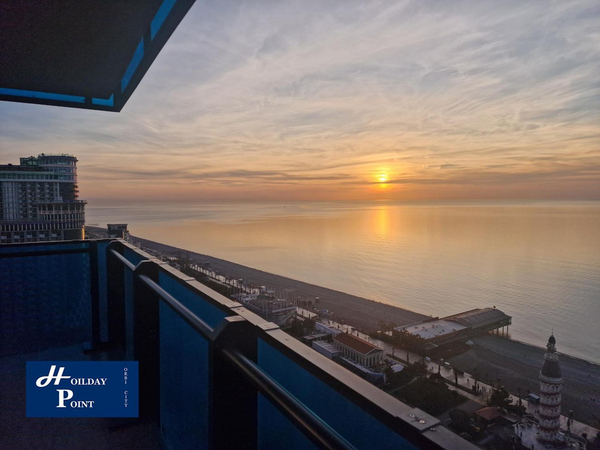 Holiday Point Orbi City Батуми Екстериор снимка